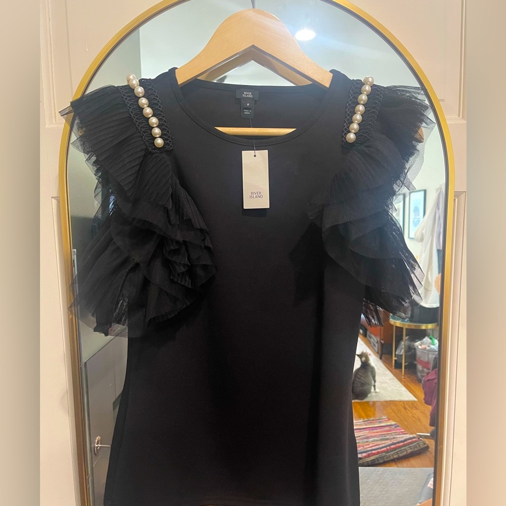 Puff n stuff. Jaw dropping River Island top. NWT